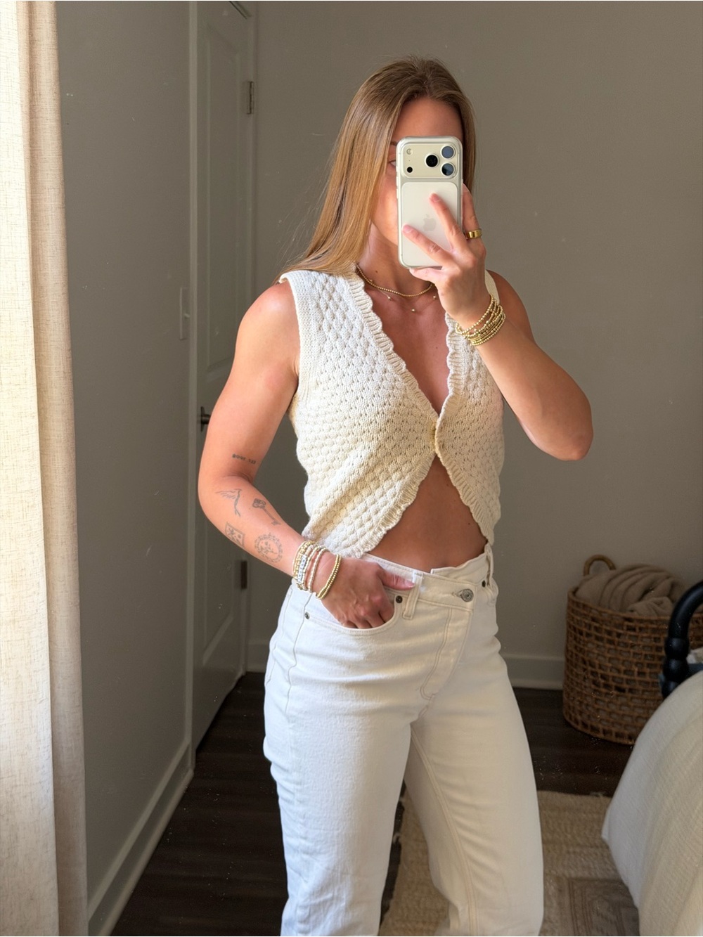 PrettyLittleThing Cream Cropped Knit Vest Top - Picture 2 of 2